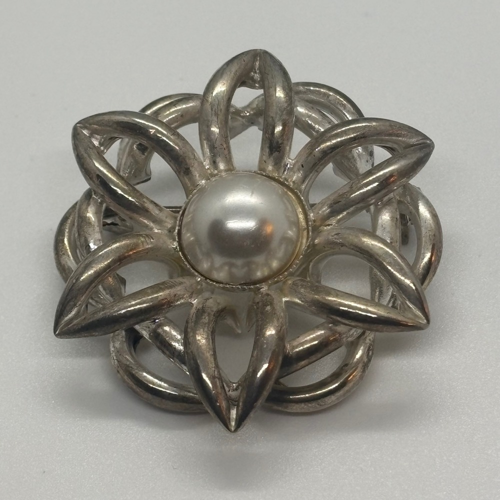 Flower Brooch Women OS Silver Faux Pearl Layered Petal Vintage Style
